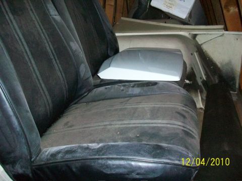 1986 Jeep Wagoneer - Interior of a 1986 Jeep Wagoneer, the front seats and a gray dashboard component.