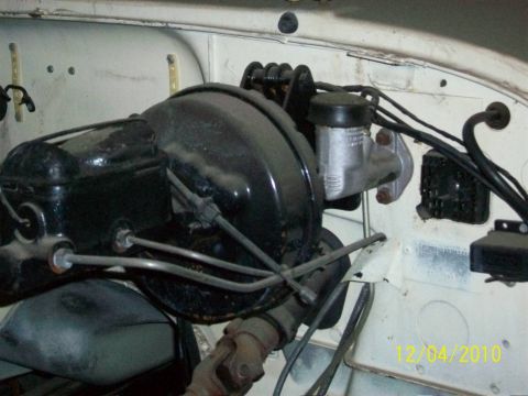 1986 Jeep Wagoneer - Close-up of the engine bay showing the brake booster and master cylinder assembly on a 1986 Jeep Wagoneer.