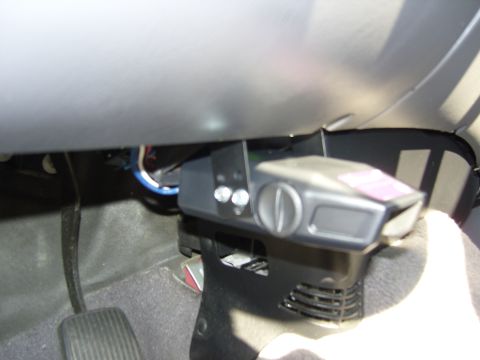 2007 Ford Mustang - A brake controller is installed beneath the dashboard, near the vehicle's pedals.