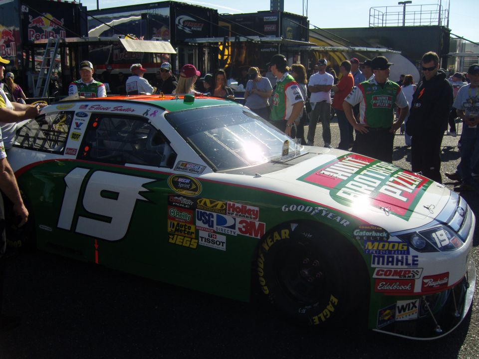 NASCAR race car #19 with Hunt Brothers Pizza livery, 3q-front view