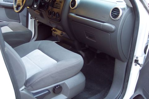 2001 Ford Crown Victoria - The interior of a 2003 Ford Expedition, cloth seats and a dark dashboard.