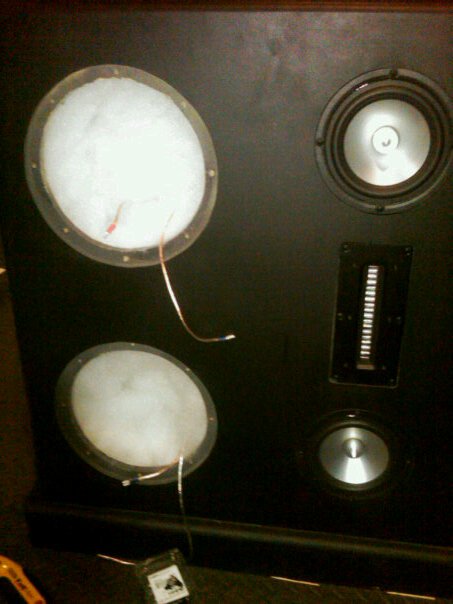 1987 Ford Bronco - This image shows a speaker cabinet with multiple drivers, not a 1987 Ford Bronco.