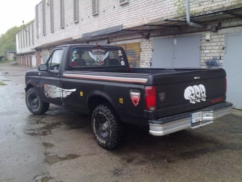 1995 Ford E150 photo