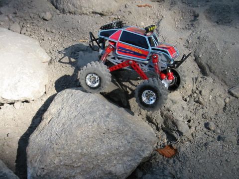 1985 Ford Bronco - This remote control rock crawler navigates a challenging rocky obstacle course.