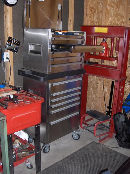 2007 Ford Mustang - Workshop scene with a tool chest and hydraulic press.