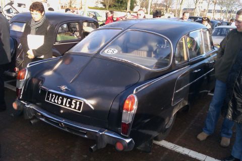 1991 Ford LTD Crown Victoria - Rear view of a dark-colored sedan a distinctive dual-pane rear window and a European-style license plate.