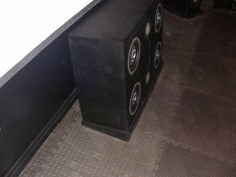 1987 Ford Bronco - A black speaker cabinet with several visible speakers is positioned on a textured floor.