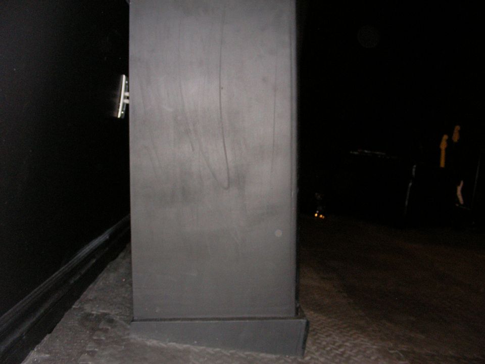 Dark, rectangular object in foreground, Supermotors logo visible