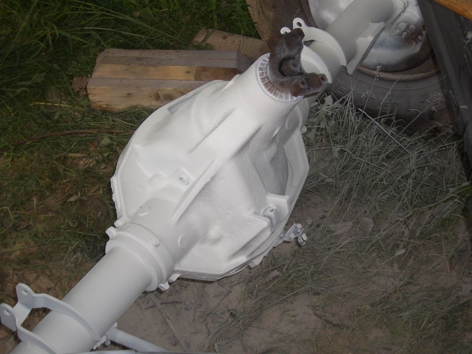 white painted rear axle assembly with driveshaft connection