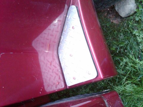 1992 Ford F-150 - Close-up of a red truck fender a diamond plate accent. The image includes a watermark for SUPERMOTORS.NET.