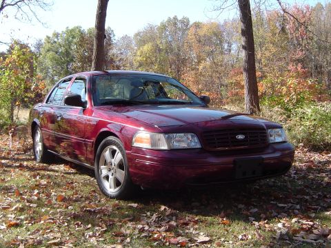 2004 Ford Crown Victoria photo
