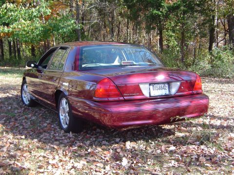 2004 Ford Crown Victoria photo