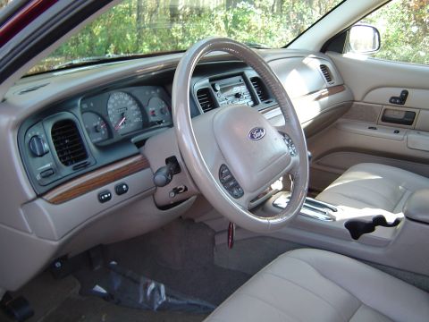 2004 Ford Crown Victoria photo