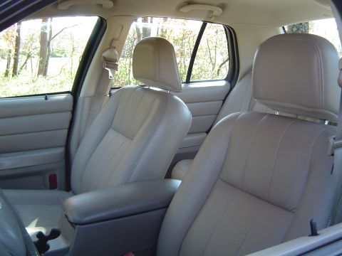 2004 Ford Crown Victoria photo