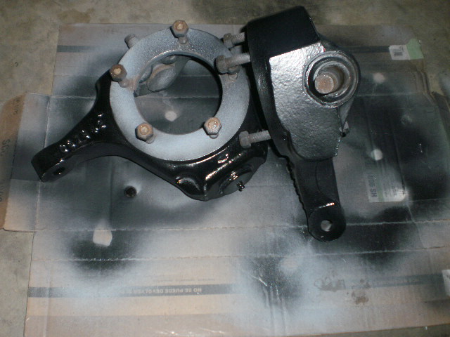 Painted vehicle suspension knuckle assembly with bolts