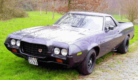 1972 Ford Ranchero - This 1972 Ford Ranchero has a distinctive front grille and dual headlights.