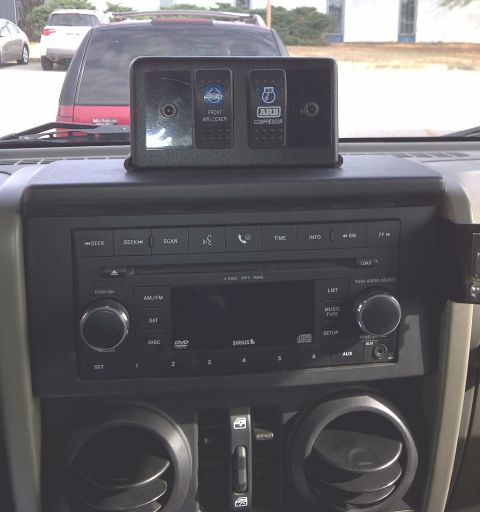 2007 Jeep Wrangler - Interior view of a 2007 Jeep Wrangler, an ARB air compressor and front air locker control unit.