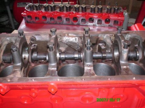 1982 Ford Bronco - I decided to paint the engine Ford Tractor Red.