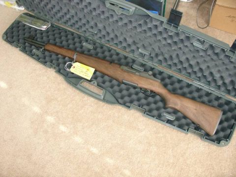 2003 Ford Crown Victoria - A wooden-stocked M1 Carbine rifle rests in a protective carrying case.