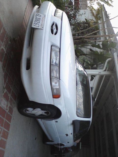 1992 Ford Taurus - Front quarter view of a white 1992 Ford Taurus parked in a driveway.