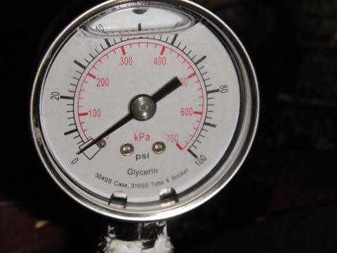 1991 Ford Bronco - Close-up of a glycerin-filled pressure gauge showing readings in psi and kPa.