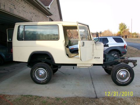 1986 Jeep Wagoneer - This Jeep CJ-8 Scrambler is missing its rear body and drivetrain components.