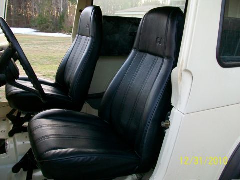 1986 Jeep Wagoneer - Interior view of black seats and steering wheel in a Jeep, with a watermark indicating the photo was taken on 12/31/2010.