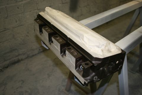 1973 Ford Ranchero - Engine block on a stand, partially covered with paper. The 'Supermotors.net' watermark is visible in the lower right corner.