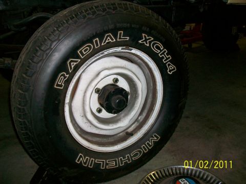 1986 Jeep Wagoneer - A single tire and wheel assembly is shown, with visible tire brand and model information.