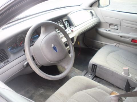 2002 Ford Crown Victoria photo