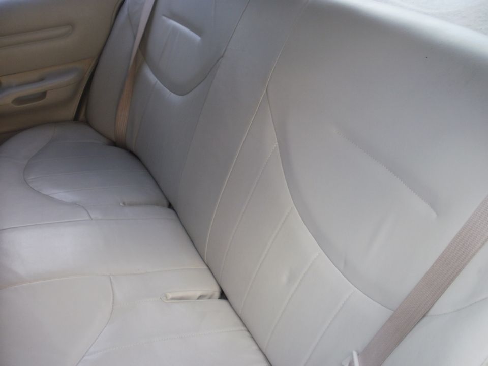 Light gray leather rear seats in a 2002 Ford Crown Victoria