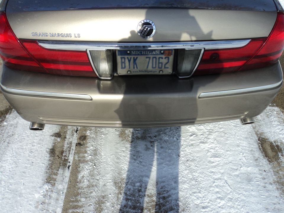 Rear of gold Mercury Grand Marquis LS with Michigan plate BYK 7062 on snowy pavement