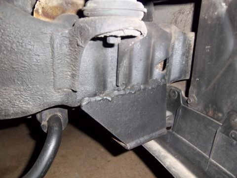 1995 Ford Bronco - Detail of a welded bracket on the vehicle's suspension system, with Supermotors.net watermark visible.