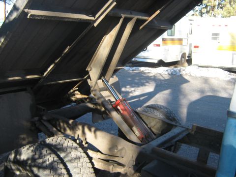 1972 Ford F-250 - Hydraulic lift cylinder mechanism for a dump truck bed.