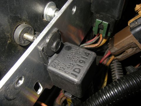1990 Ford Bronco - Automotive relay JD1914 with connected wiring and mounting bracket.