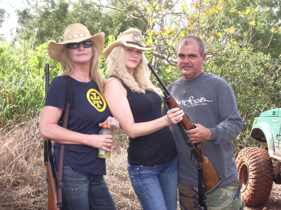 Shannon Tweed, her sister Tracy, and Richard.