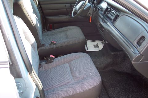 2001 Ford Crown Victoria - The interior of a 2001 Ford Crown Victoria, cloth seats and a standard dashboard layout.