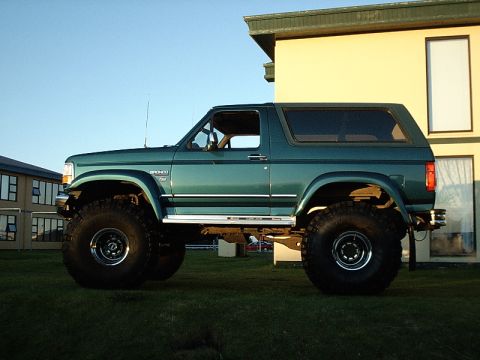 1996 Ford Bronco - This lifted Ford Bronco has oversized tires and a custom suspension, giving it a appearance.