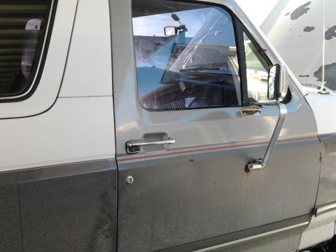 1992 Ford Bronco - Mismatched door and paint crumpled/scraped off the hood.