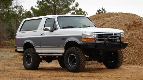 1995 Ford Bronco - This lifted Ford Bronco features a two-tone paint scheme and an aggressive aftermarket front bumper.