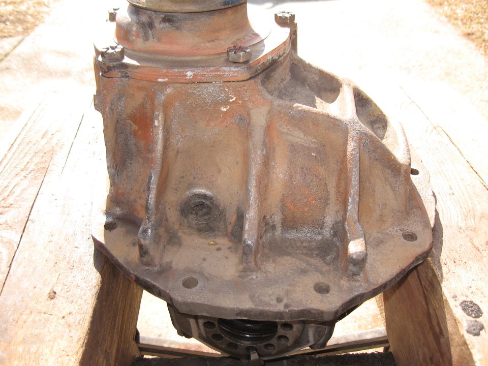 Differential housing on wooden supports