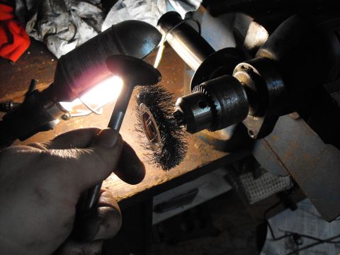 1982 Chrysler New Yorker - What am I cleaning the valves with ? Just a wire wheel in the drill, clamped into th3 good old 6 inch Record vice. Takes a couple of second…