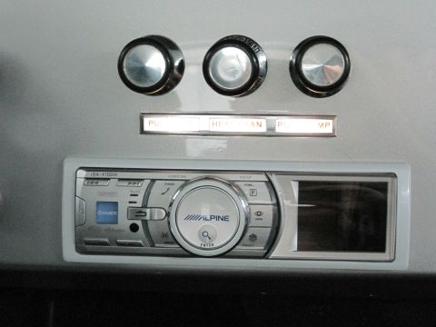 1975 Ford Bronco - Alpine Ipod marine deck comes in silver to match the dash.