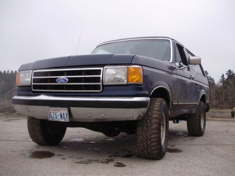 1989 Ford Bronco - Front 3/4 view of a 1989 Ford Bronco SUV parked outdoors.