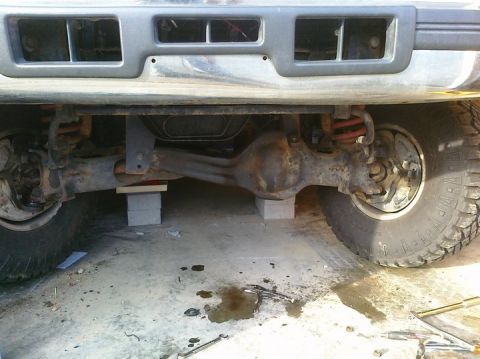 1995 Ford Bronco - ball joints being done, steering unhooked