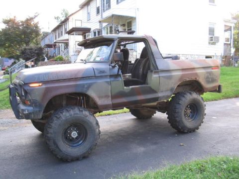 1979 Ford Bronco - This 1979 Ford Bronco features a camouflage paint job and lifted suspension.