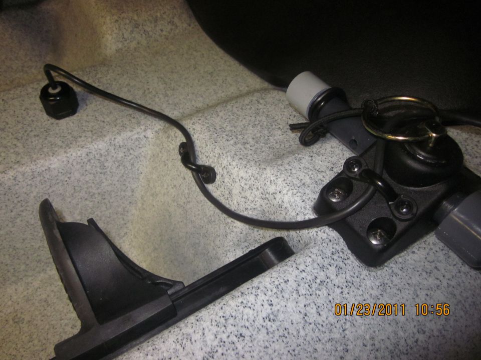 Kayak accessory mount with wires and a ring attached
