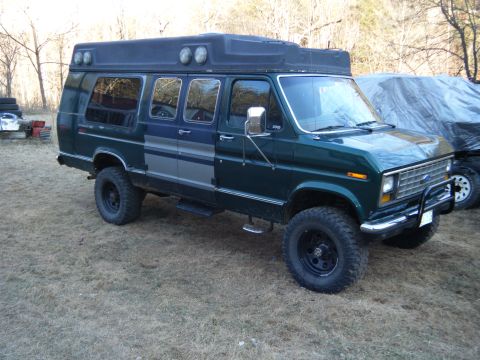 1981 Ford E350 - This van appears to be from the early 1980s, not a 1981 model as claimed.