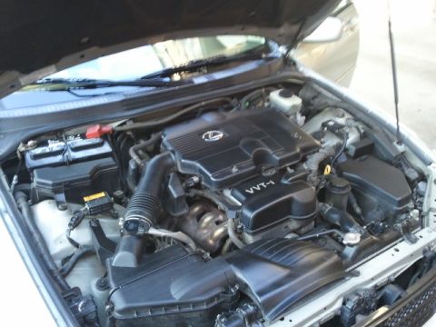 2008 Subaru Legacy - Engine bay of a Lexus vehicle, the VVT-i engine cover and a Supermotors.net watermark.