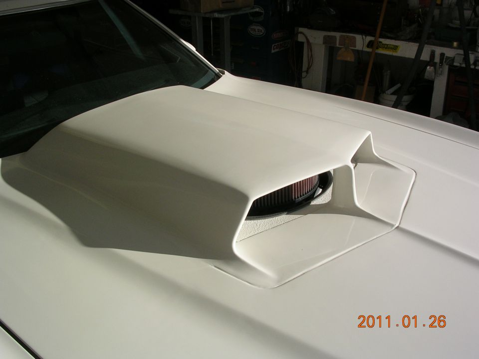 White hood scoop with exposed air filter